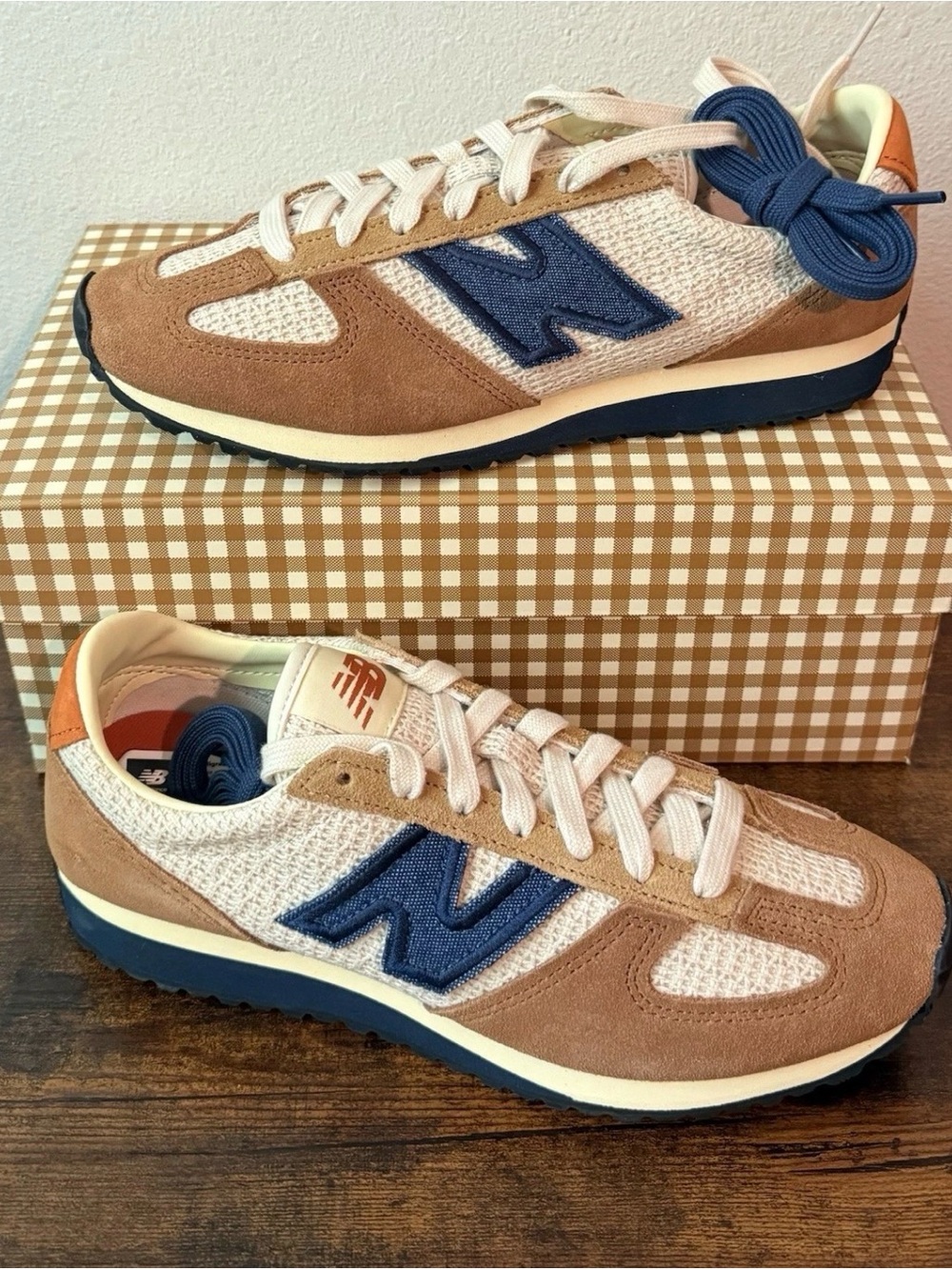 Sezane New Balance Women's Cream, Tan & Navy Retro Runner - Picture 3 of 10